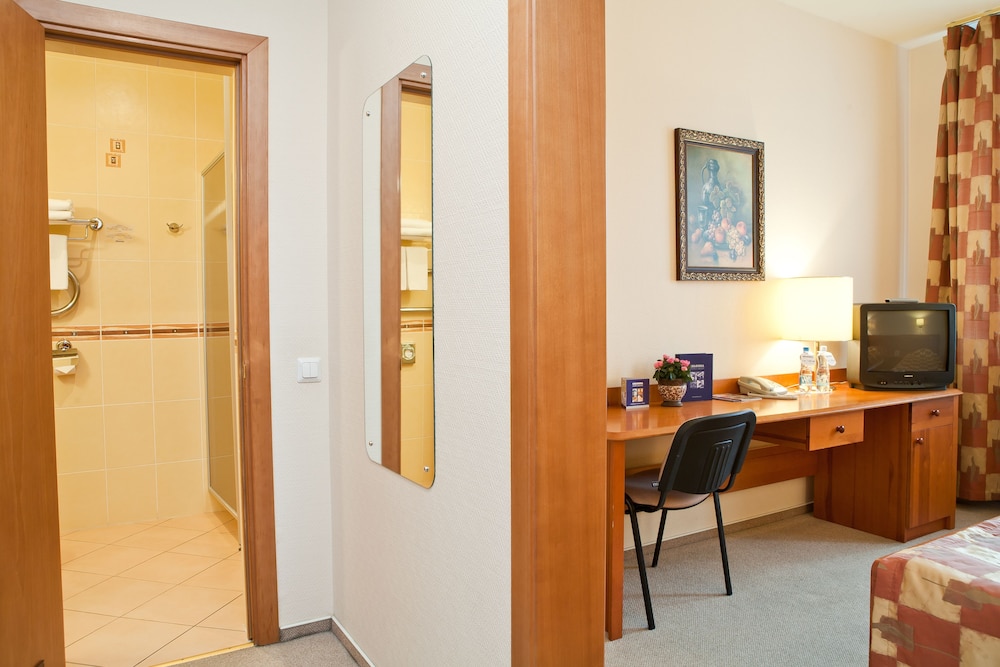 KOLONNA HOTEL BRIGITA 26/48
