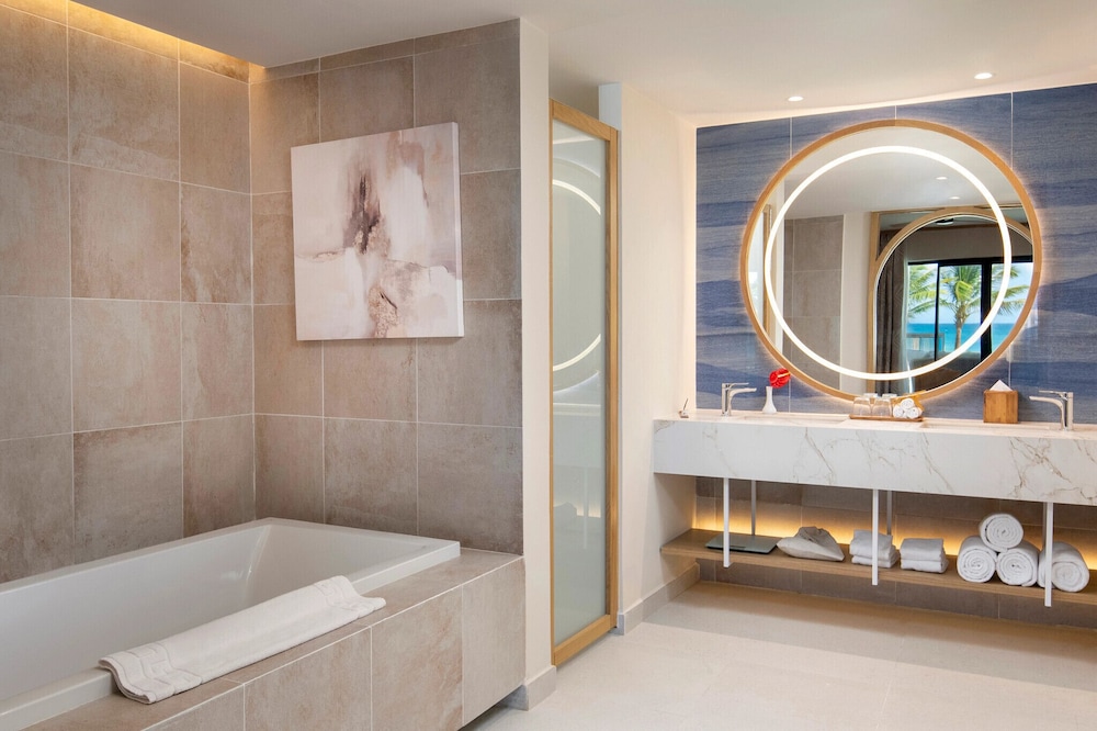 Preferred Club, Master, Suite, King Bed, Ocean Front، Dreams Playa Esmeralda Resort & Spa 2/3