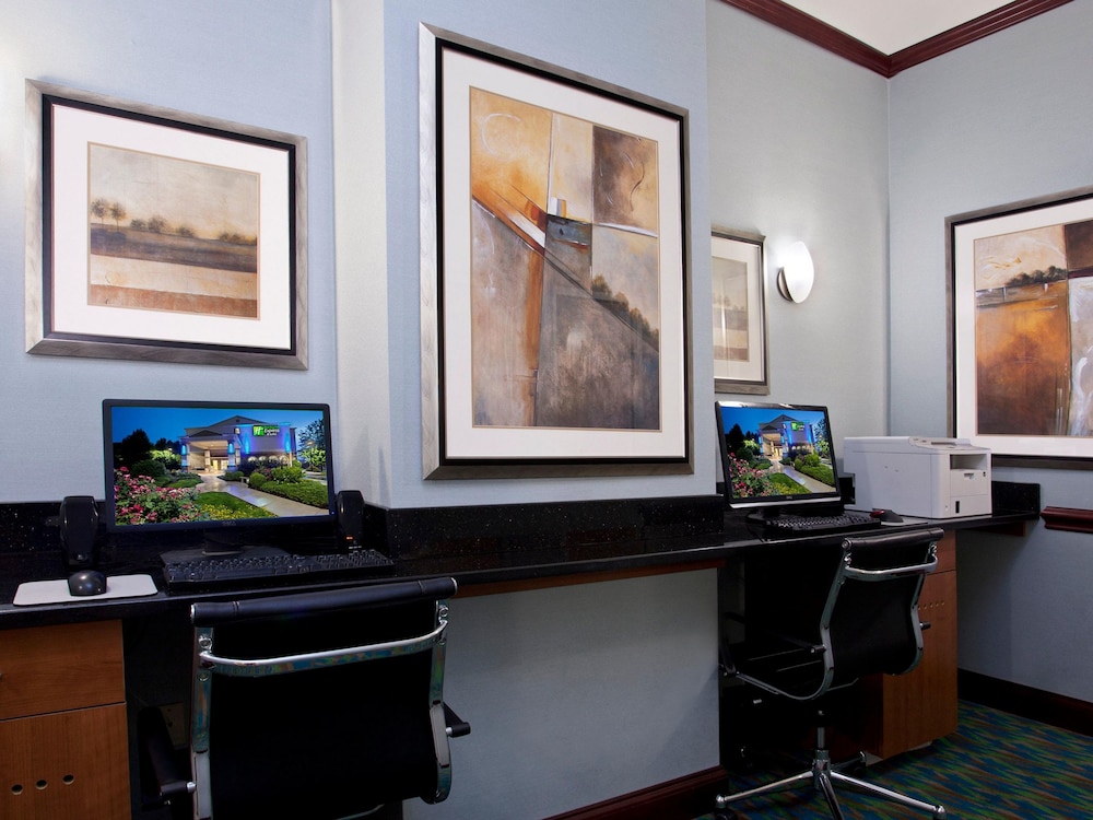 Holiday Inn Express Hotel & Suites Stroudsburg-Poconos 51/56