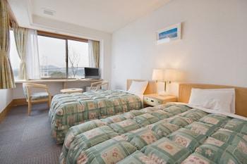Western, Twin Beds, Side Ocean View