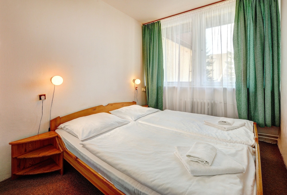 HOTEL FIS 8/35