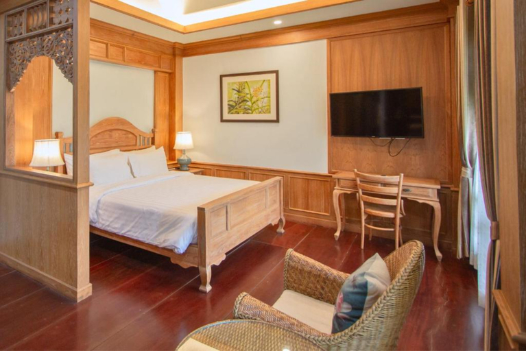 Grand, Deluxe, Hot Tub