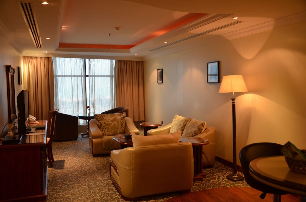فندق كراون تاور(Crown Tower Hotel) 33/47