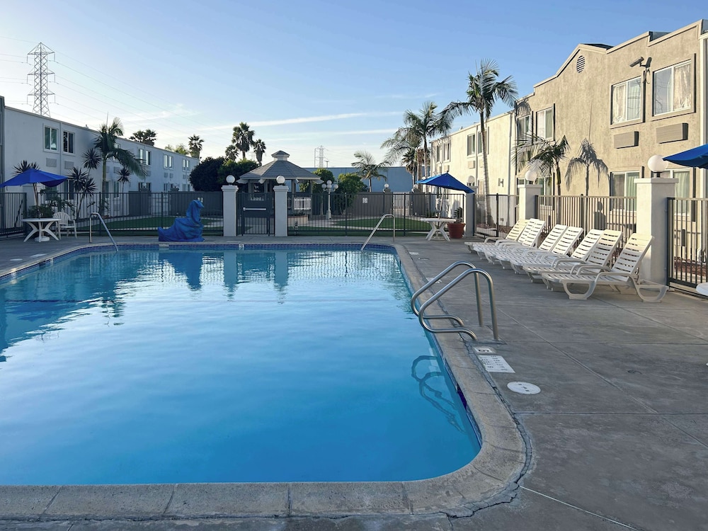 Studio6 Suites Carson, CA 33/37