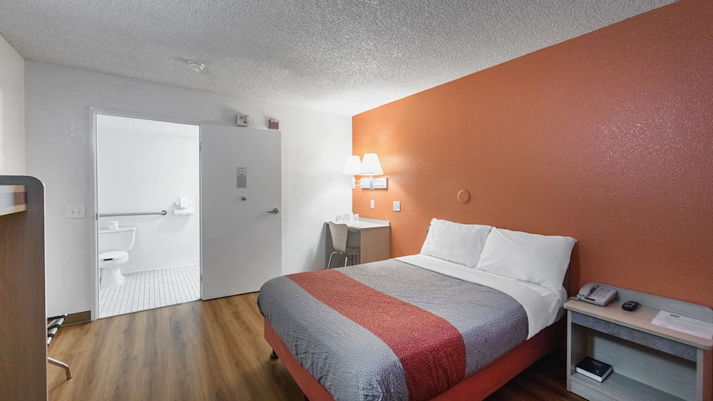 Motel6 Medford, OR - North 35/52