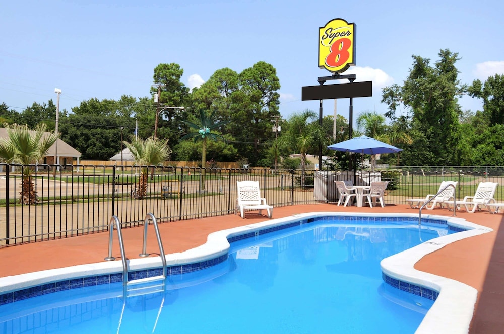 Super 8 By Wyndham Shreveport 14/28