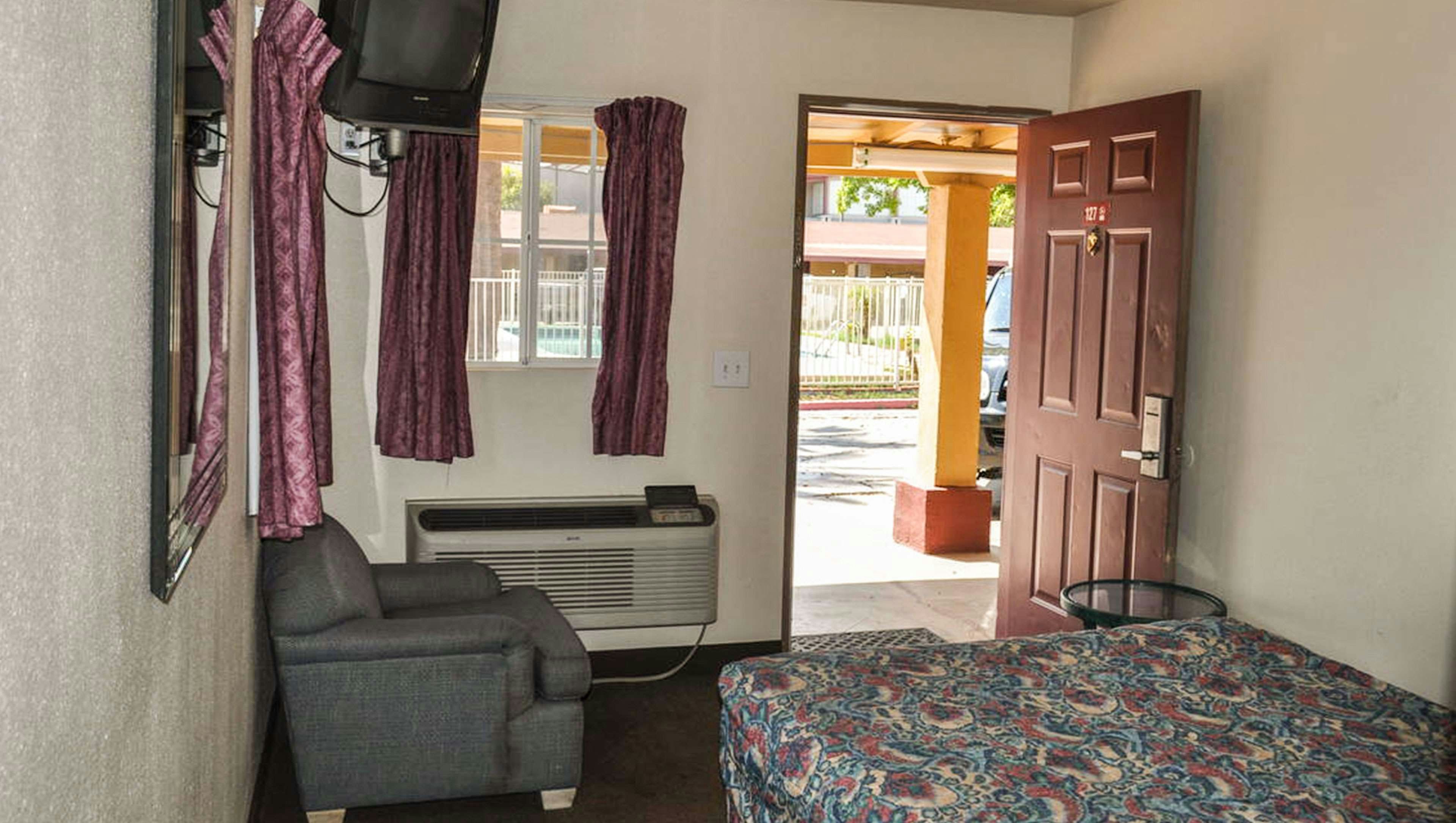 California Suites Motel 13/22