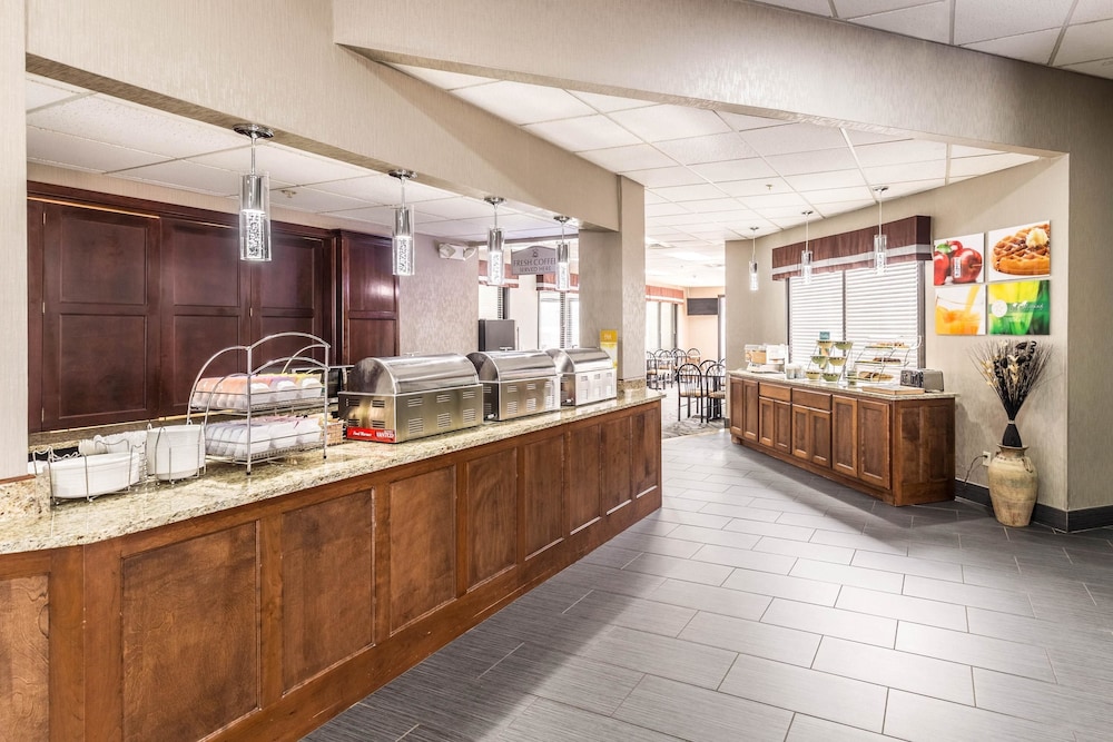 Quality Inn West Plains MO 8/42