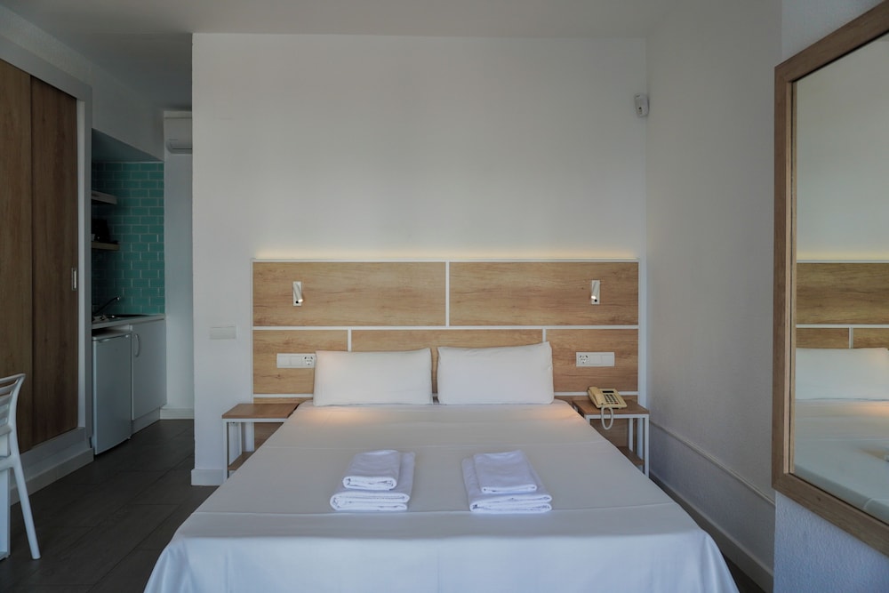 Beach Star Ibiza Hotel 61/78