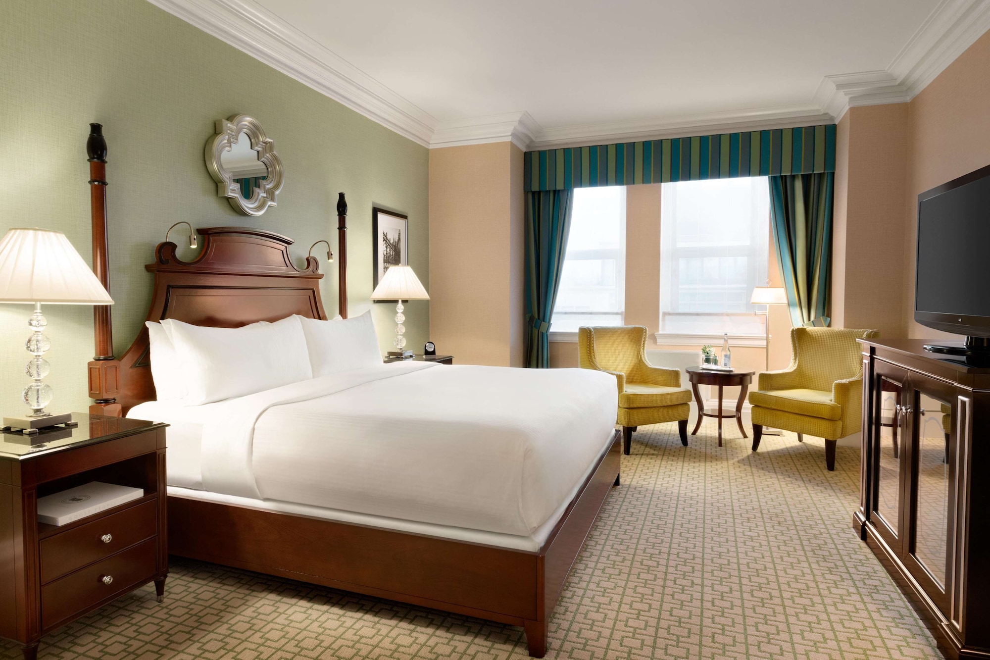 FAIRMONT, KING BED, PARLIAMENT VIEW