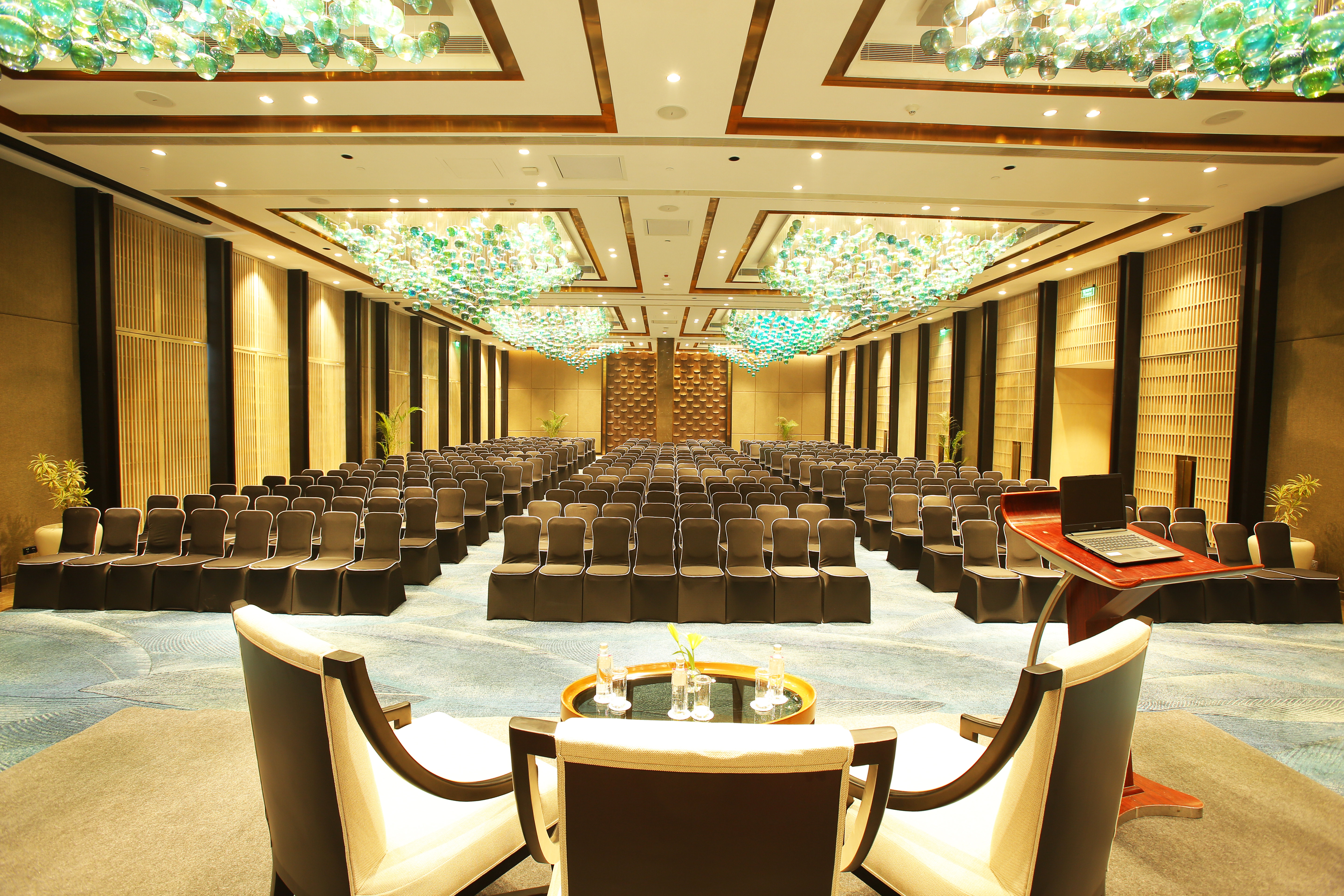 Crowne Plaza New Delhi Mayur Vihar Noida 49/64