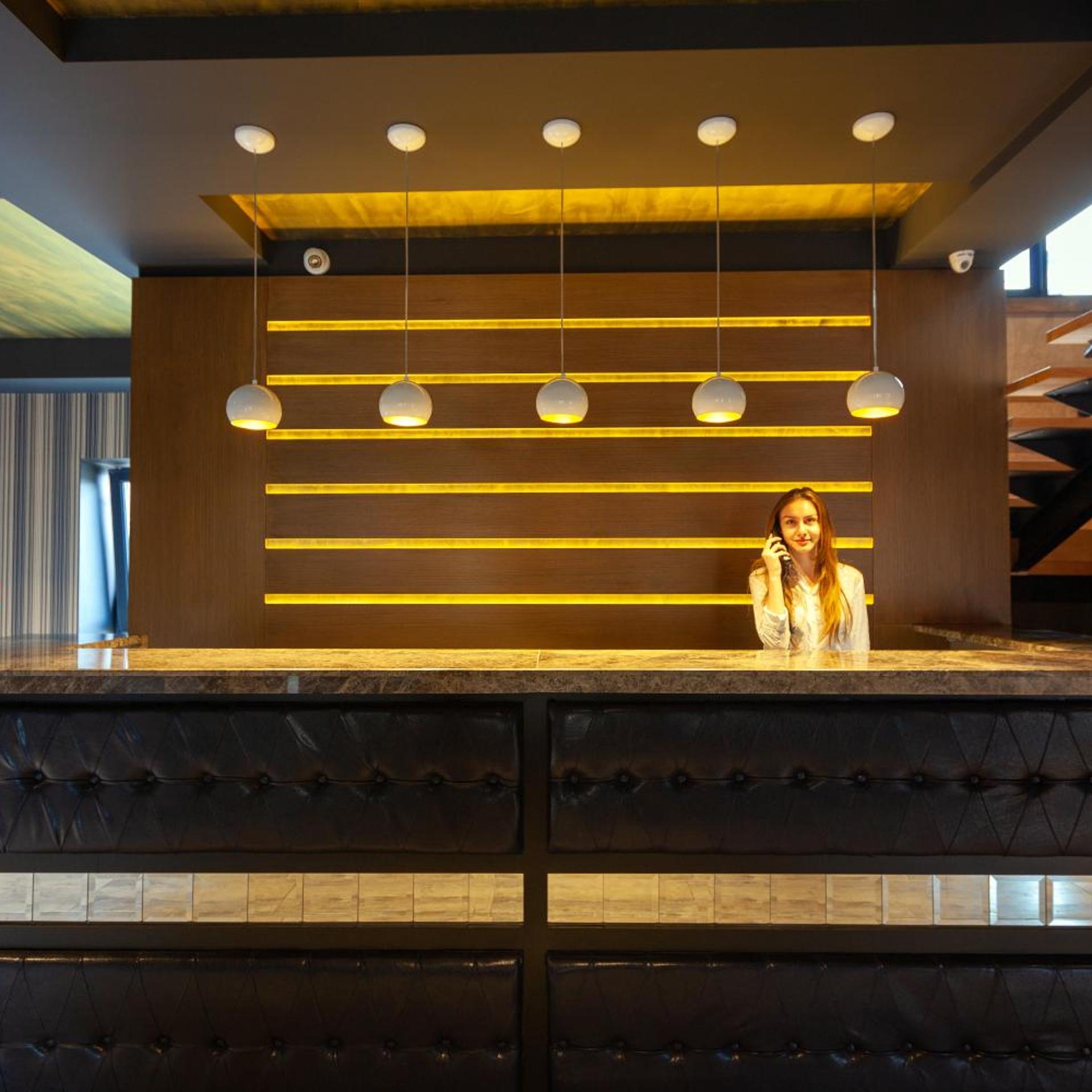 Solomon Hotel 4/51
