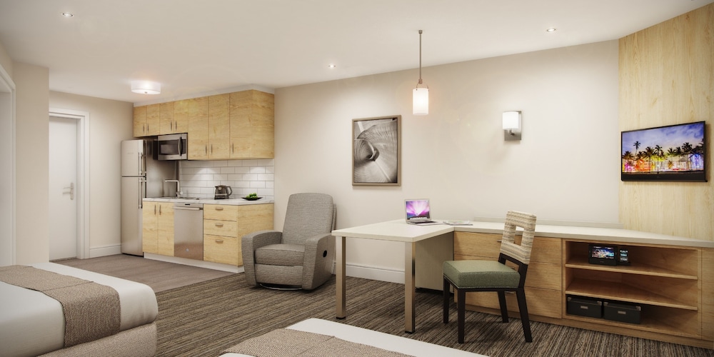 CANDLEWOOD SUITES MIAMI INTL AIRPORT - 36TH ST 39/59