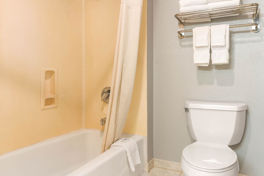 Rodeway Inn Auburn, CA 20/41