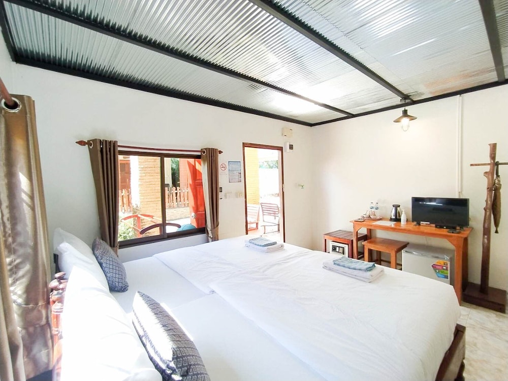 ROOM, TWIN BEDS