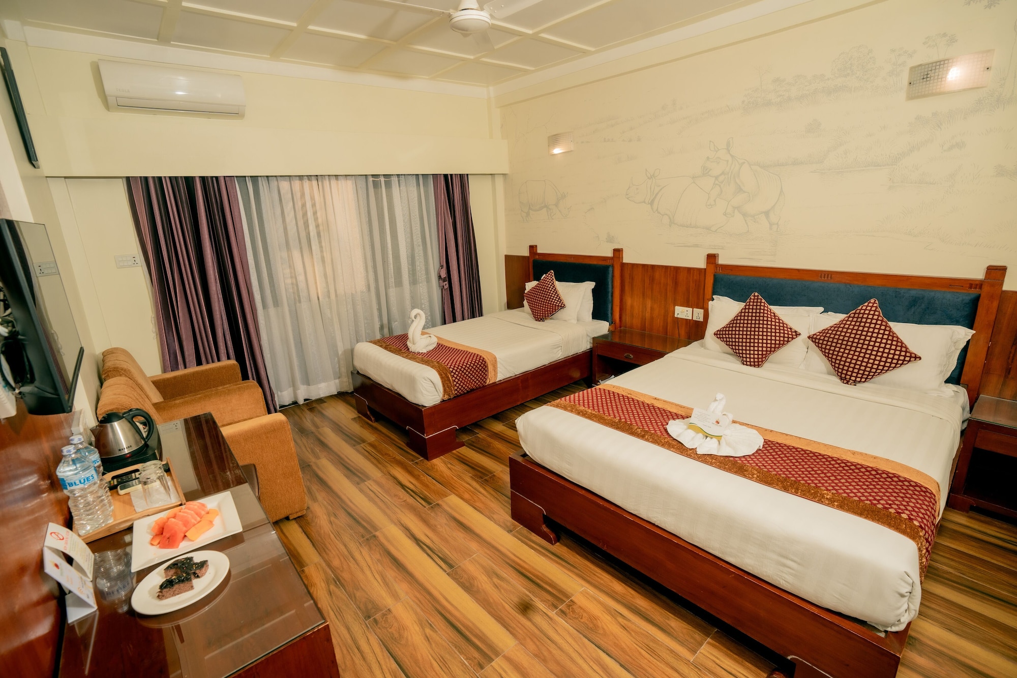 DELUXE, TWIN BEDS