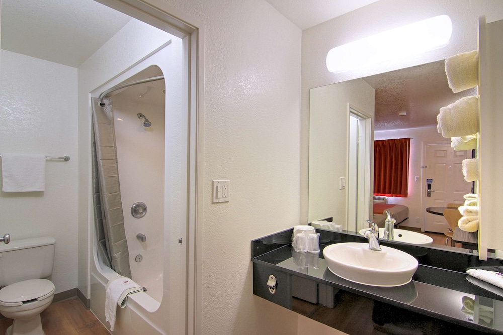 Motel6 Scottsdale, AZ - Old town Scottsdale/Fashion Square 37/40