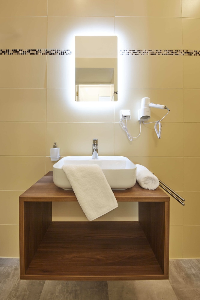 Nove Boutique Apartments 47/50