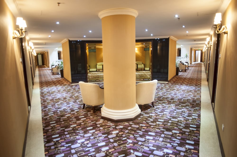 Capital Hotel And Spa 40/76