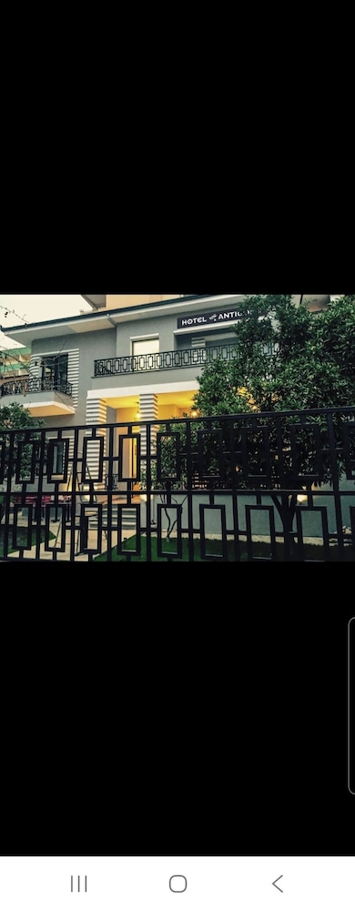 Hotel Antigone 51/54