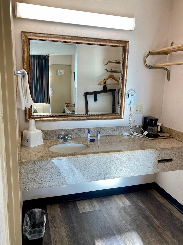 Motel6 Marianna, FL 59/60