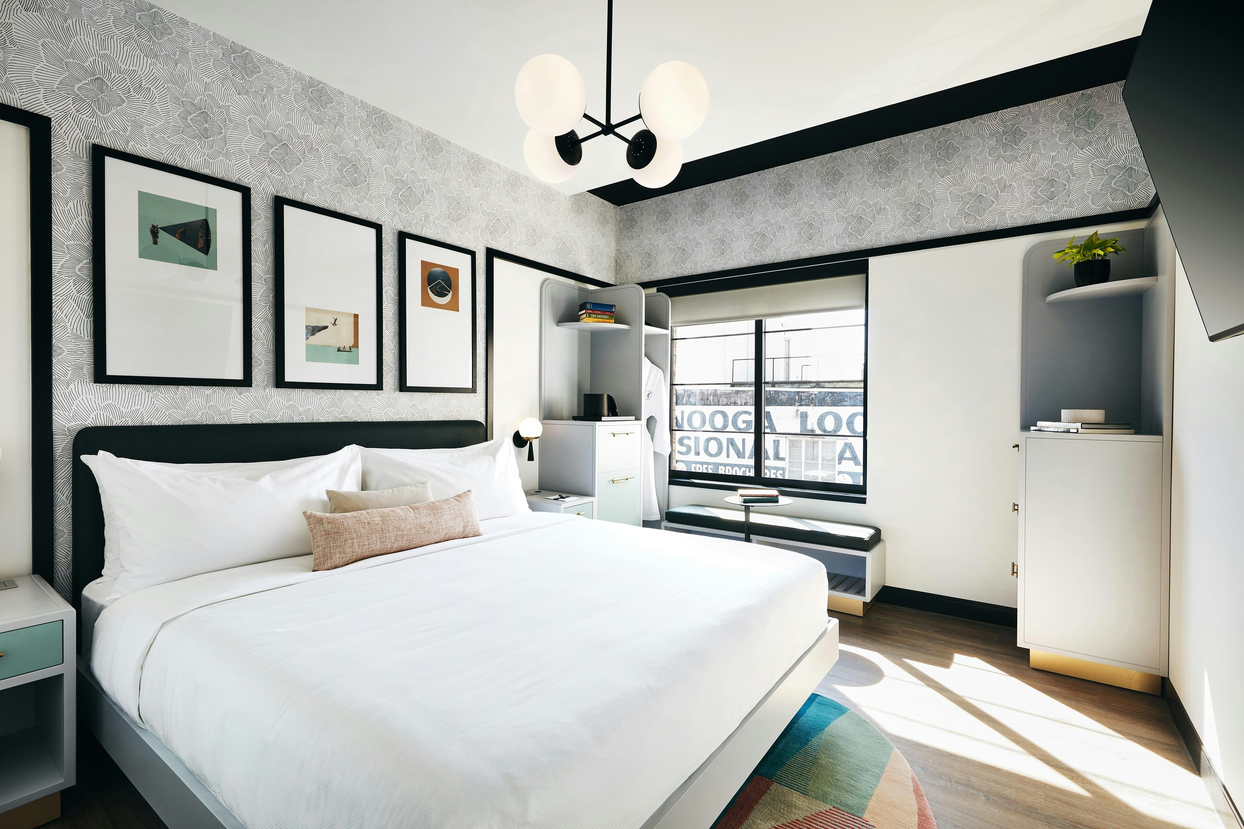 ROOM, KING BED