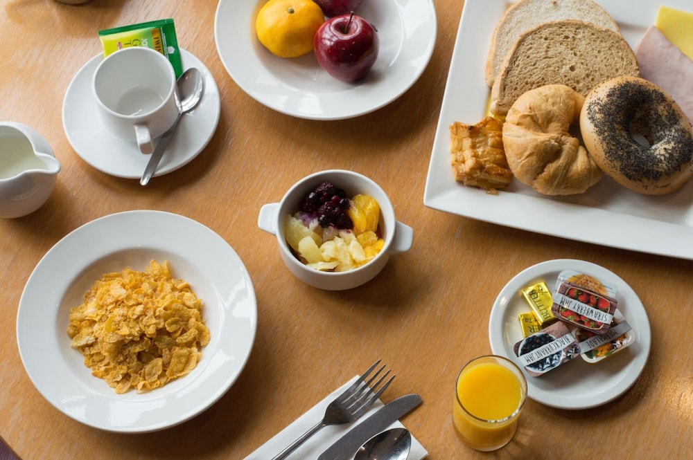 Airport Inn Manchester Hotel and Spa photo3