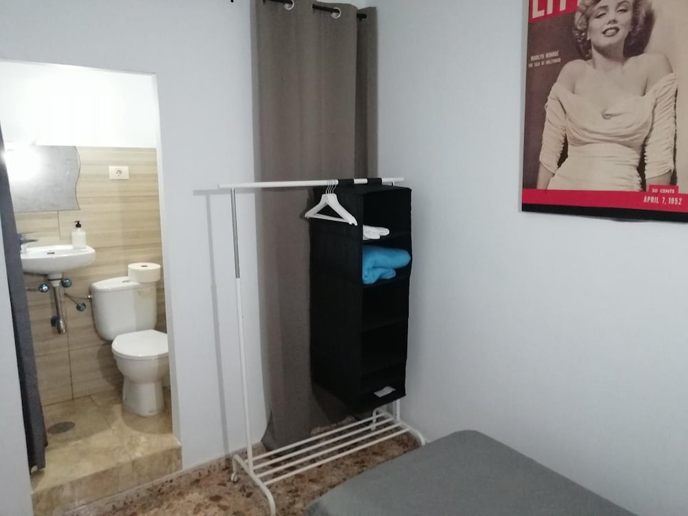 Hostal Alcaravaneras 40/43