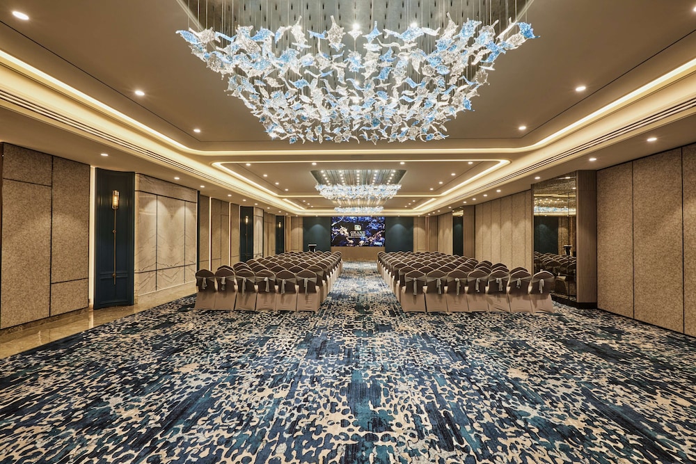 Radisson Mumbai Goregaon 37/75