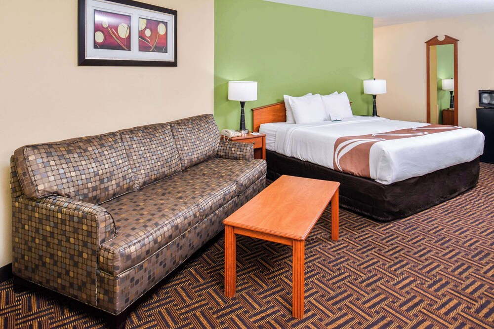 Quality Inn Bolingbrook I-55 24/47
