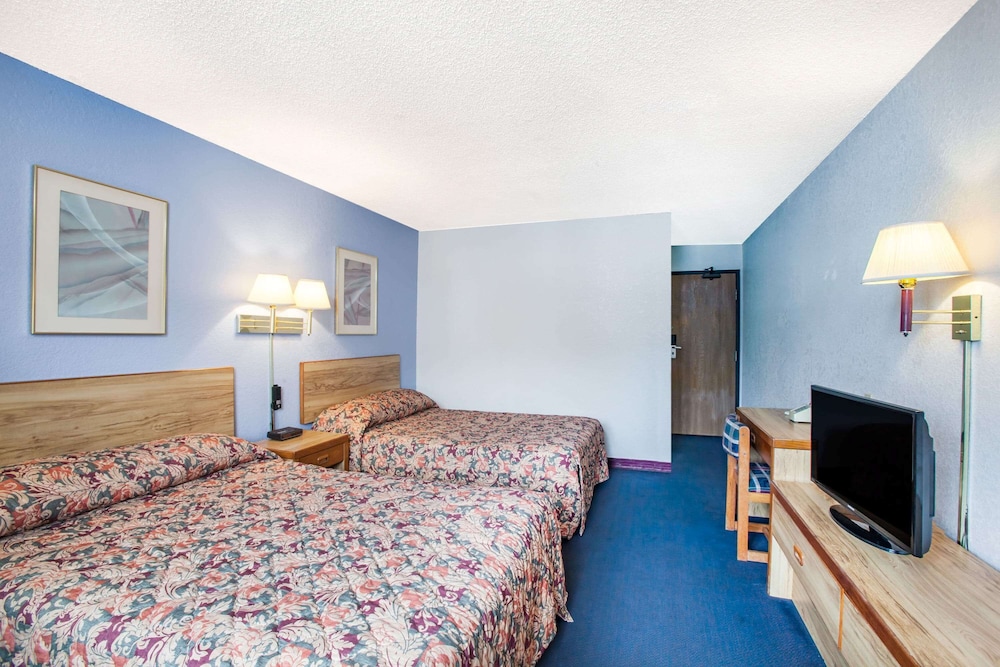 Super 8 by Wyndham Hot Springs 9/22