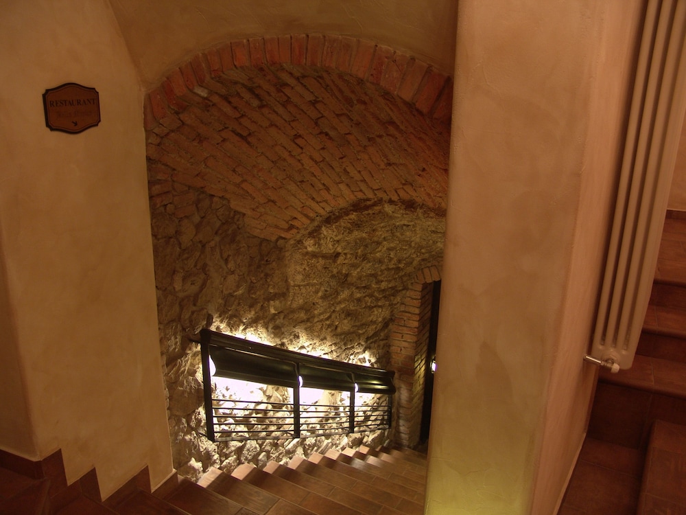 Bella Muzica Hotel 24/50