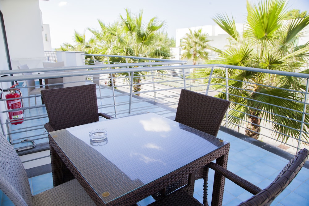 Medea Beach Resort 24/50