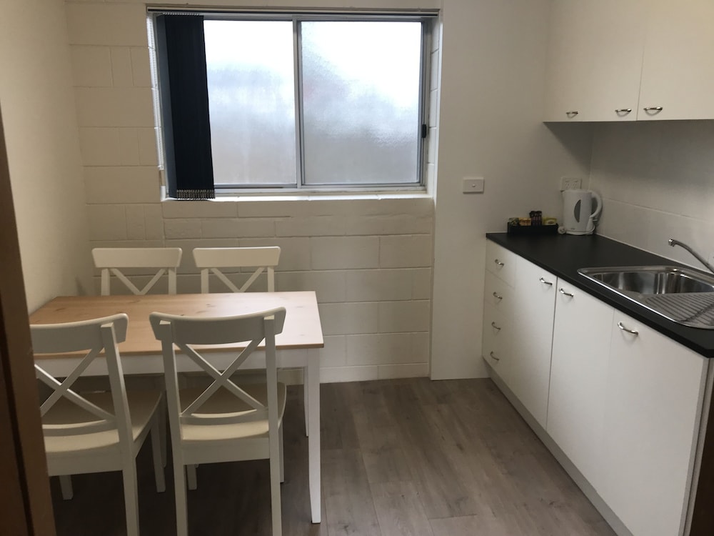 VICTOR HARBOR CITY INN 51/63