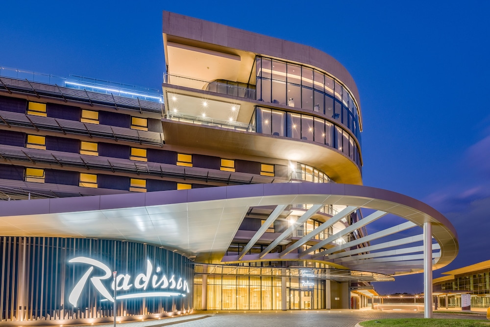 Radisson Hotel & Convention Centre Johannesburg, O.R. Tambo 2/50