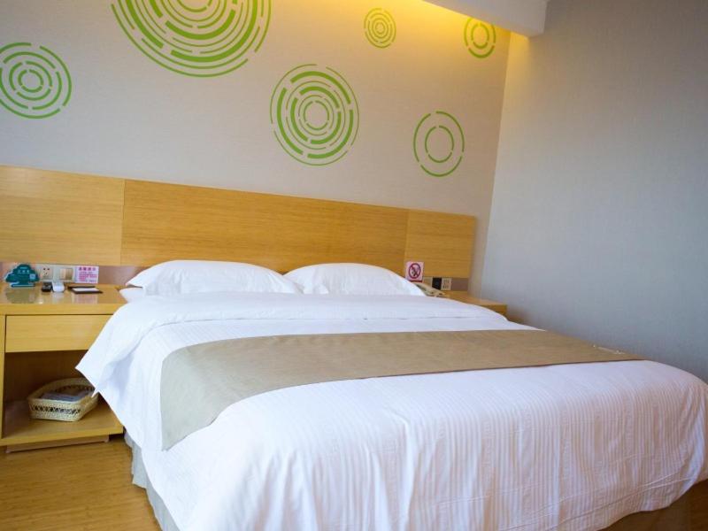 GreenTree Inn Nantong Rugao Jiangan Town Xinjiangan Square 6/16