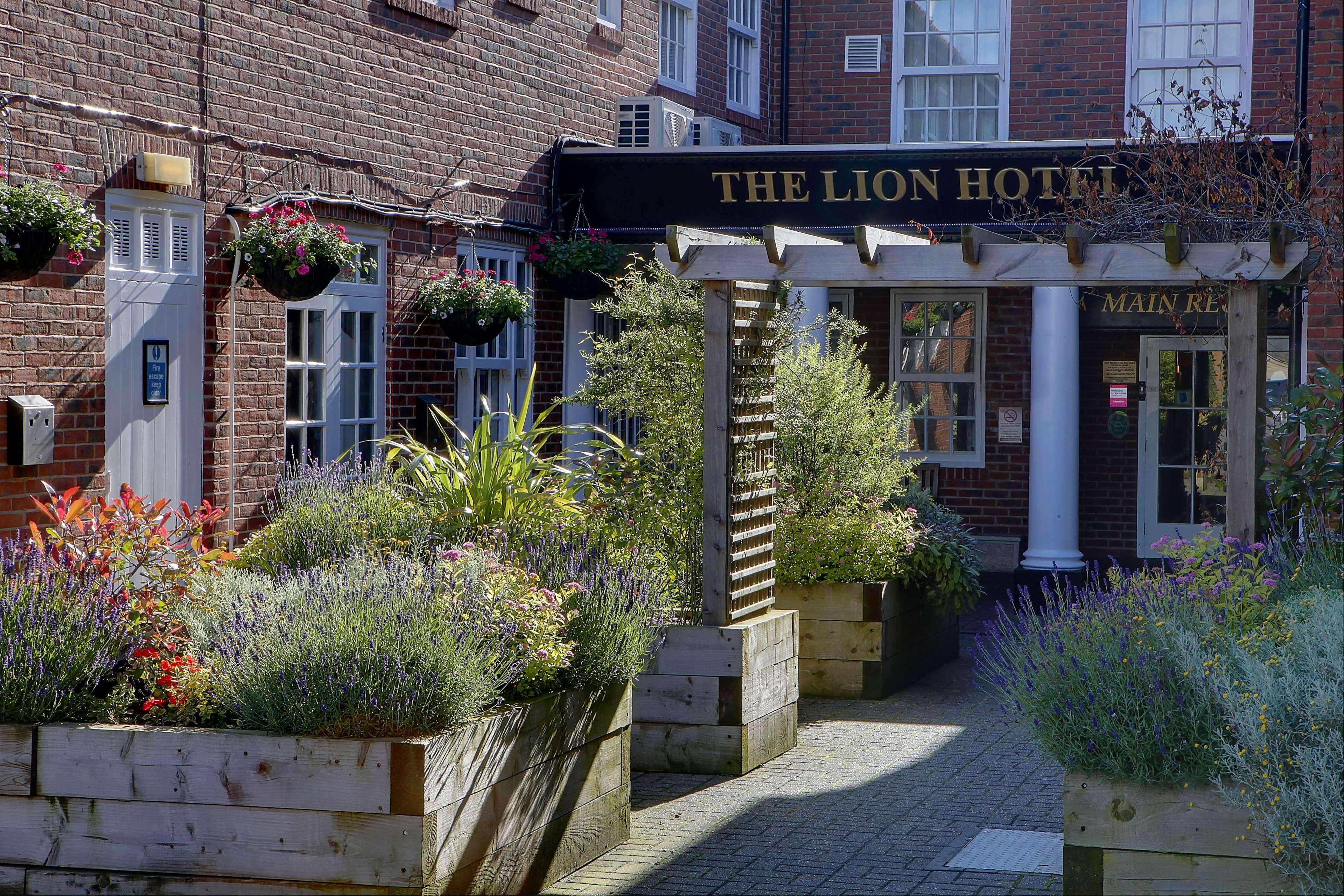 The Lion Hotel 44/45