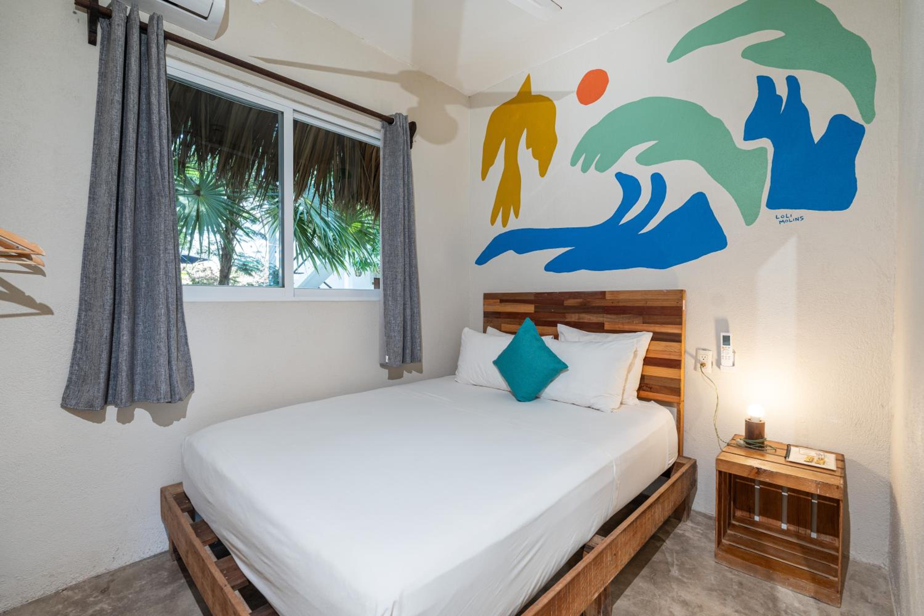 Room, Shared Bathroom, Small