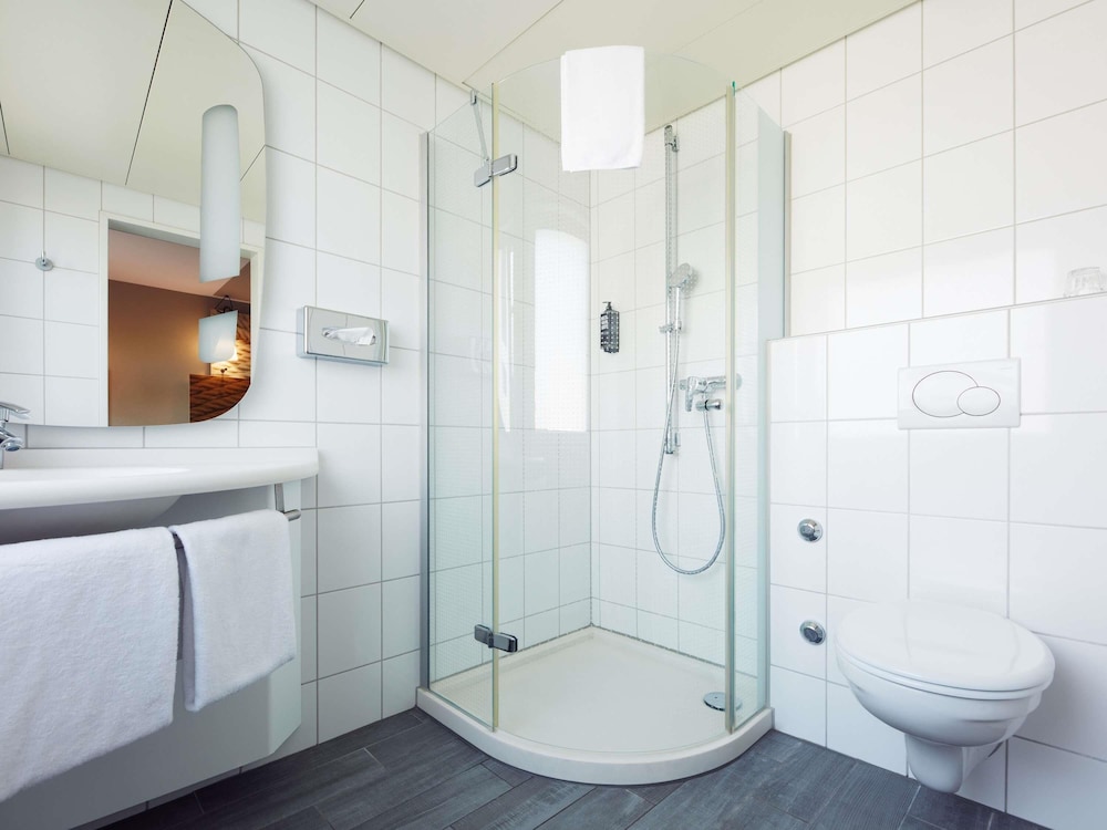 ibis Zurich Messe Airport 65/66