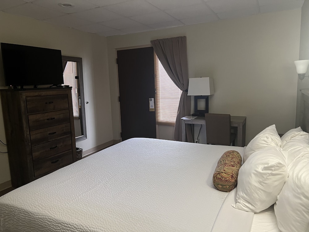 The Stables Inn and Suites 19/57