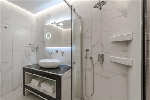 Suite, Sea Front