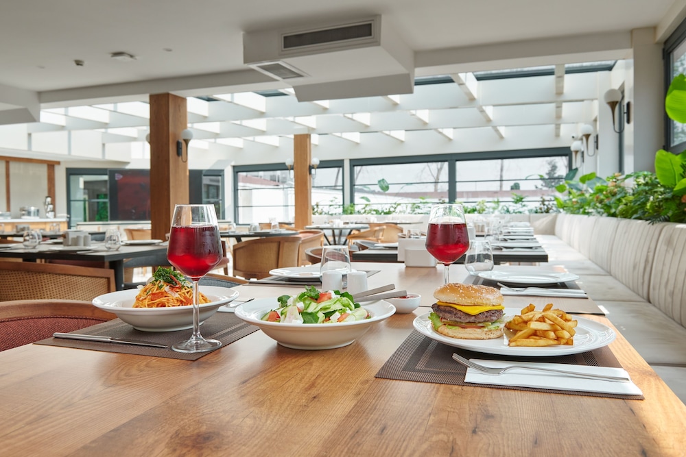 Ciragan Hotel Bosphorus Istanbul 54/68