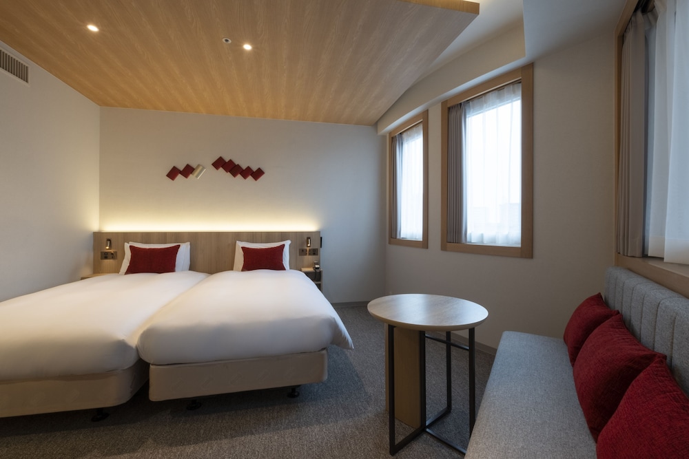 HOLLYWOOD, DELUXE, TWIN BEDS