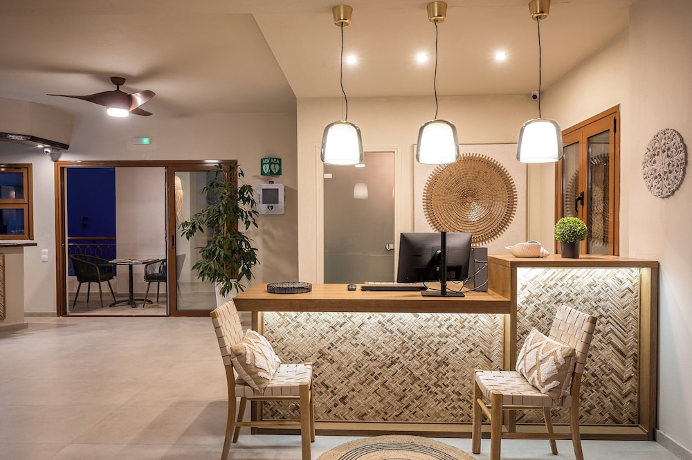 Cretan Seaside Boutique Hotel 8/50