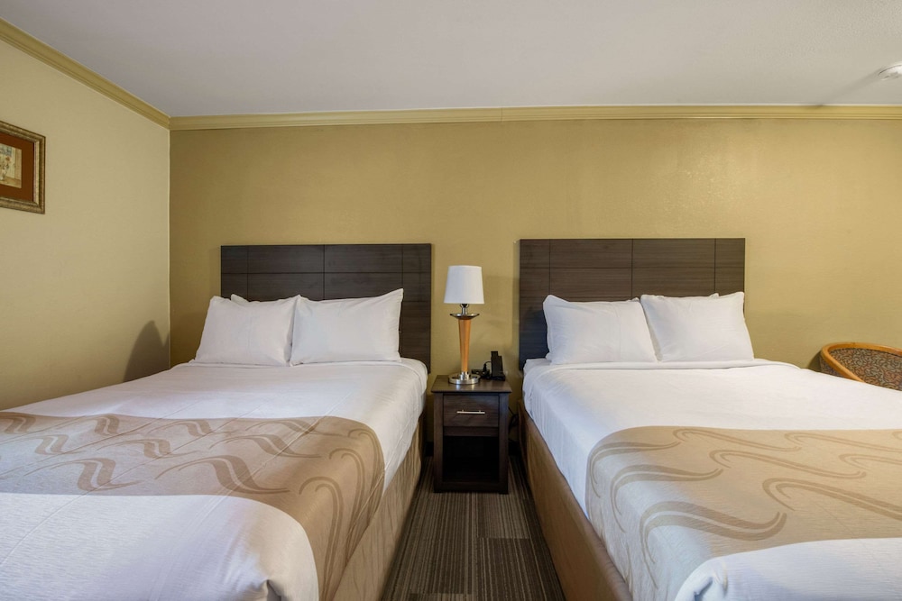 HIBISCUS Inn & Suites 20/43