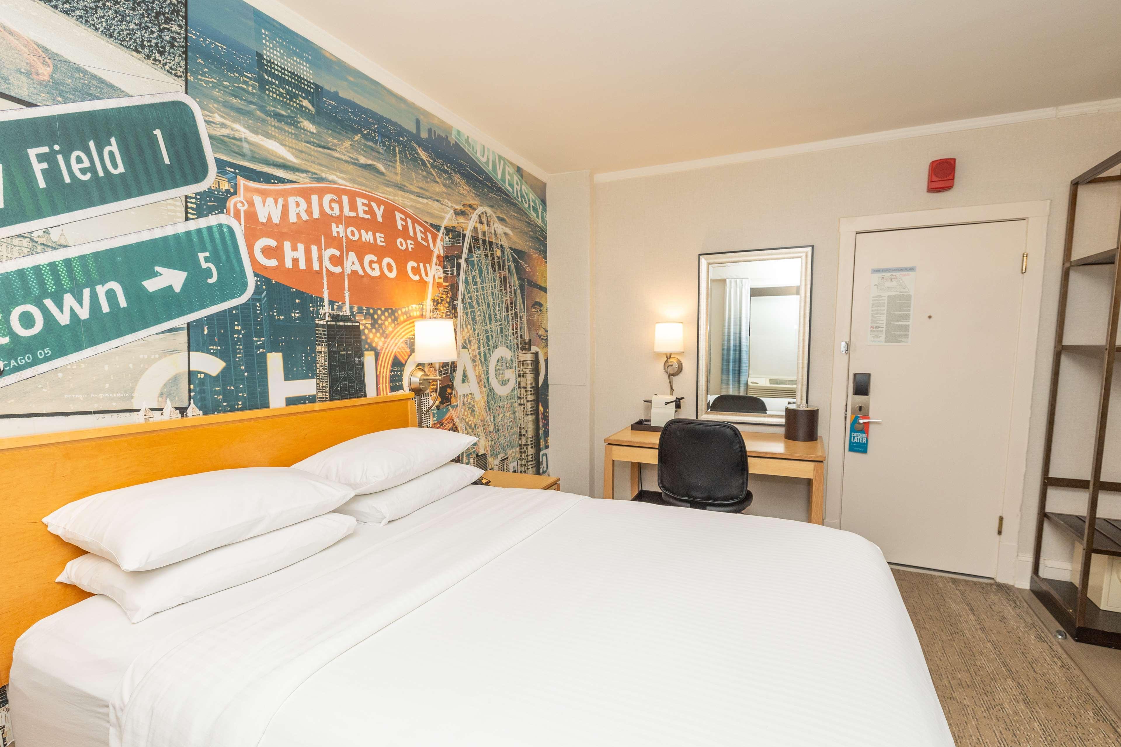 ROOM, QUEEN BED