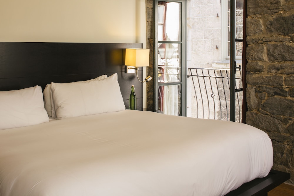 Le Petit Hotel 11/58