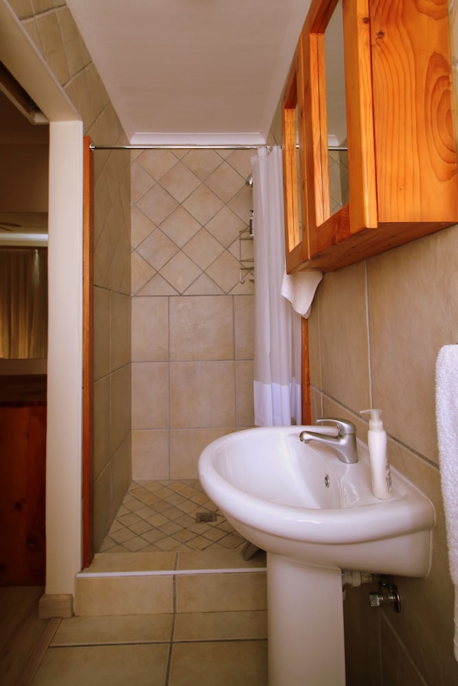 Baywatch Villa Guest House And Self Catering Accommodation 50/50