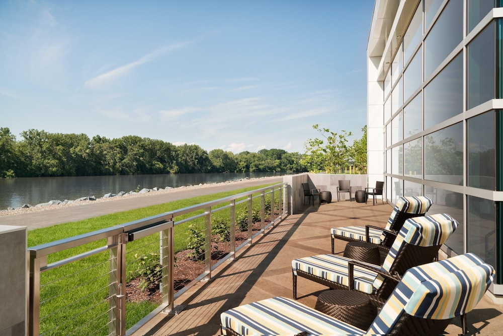 The Landing Hotel at Rivers Casino and Resort 30/63