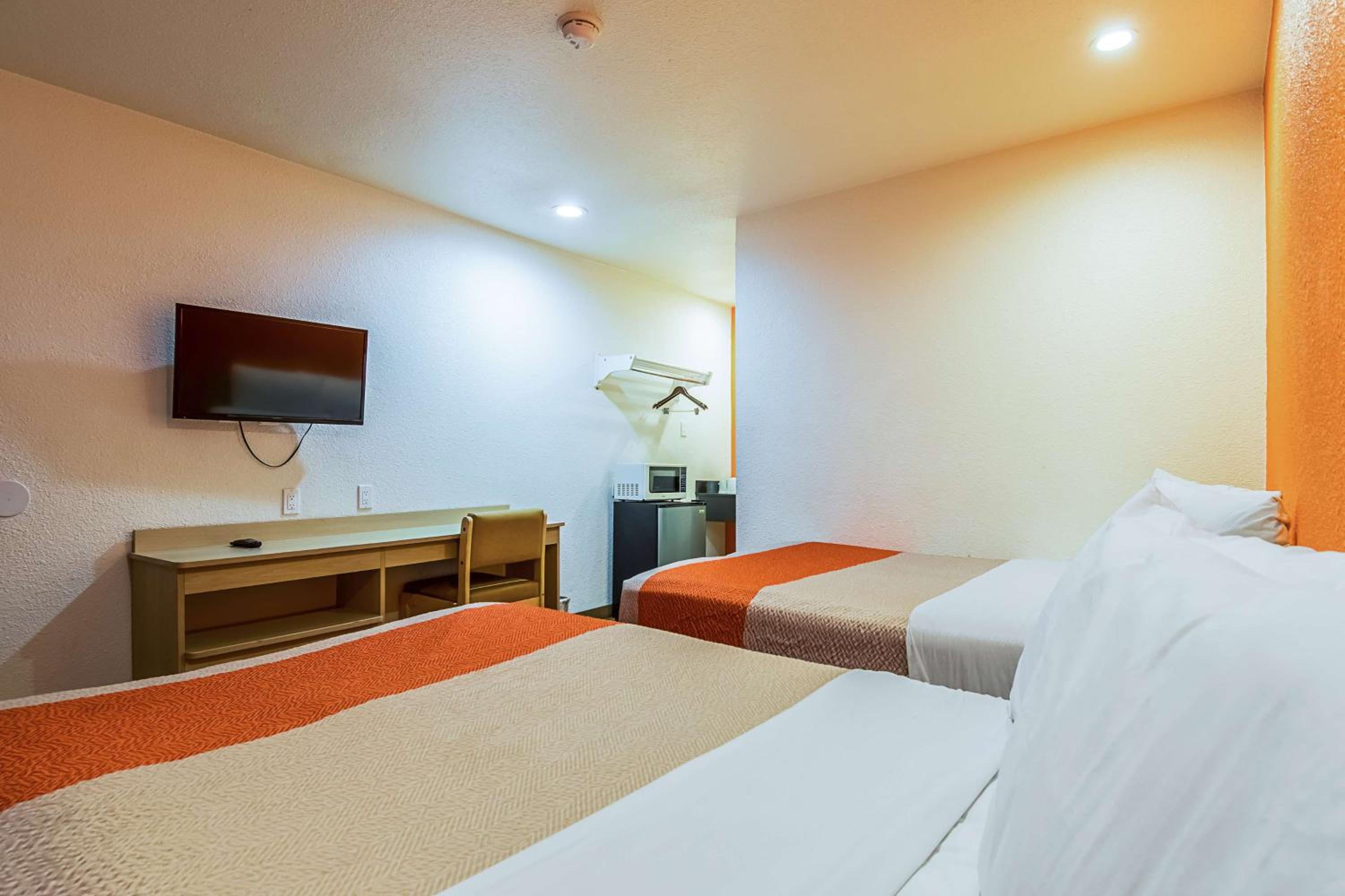Motel6 Bakersfield, CA - Airport